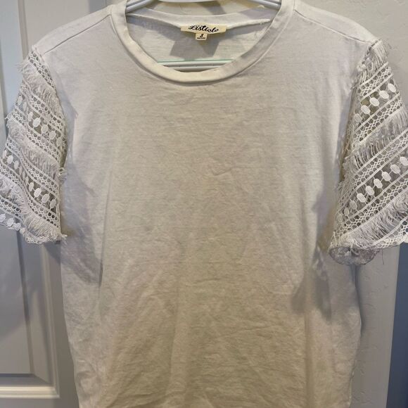 Listicle White T-shirt with crochet sleeves. Soft t-shirt material. Never worn. - Picture 4 of 6